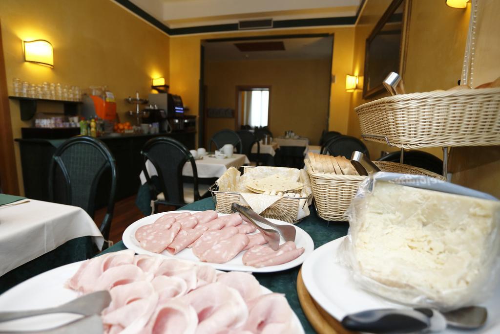 Hotel Estense Modena Exteriör bild